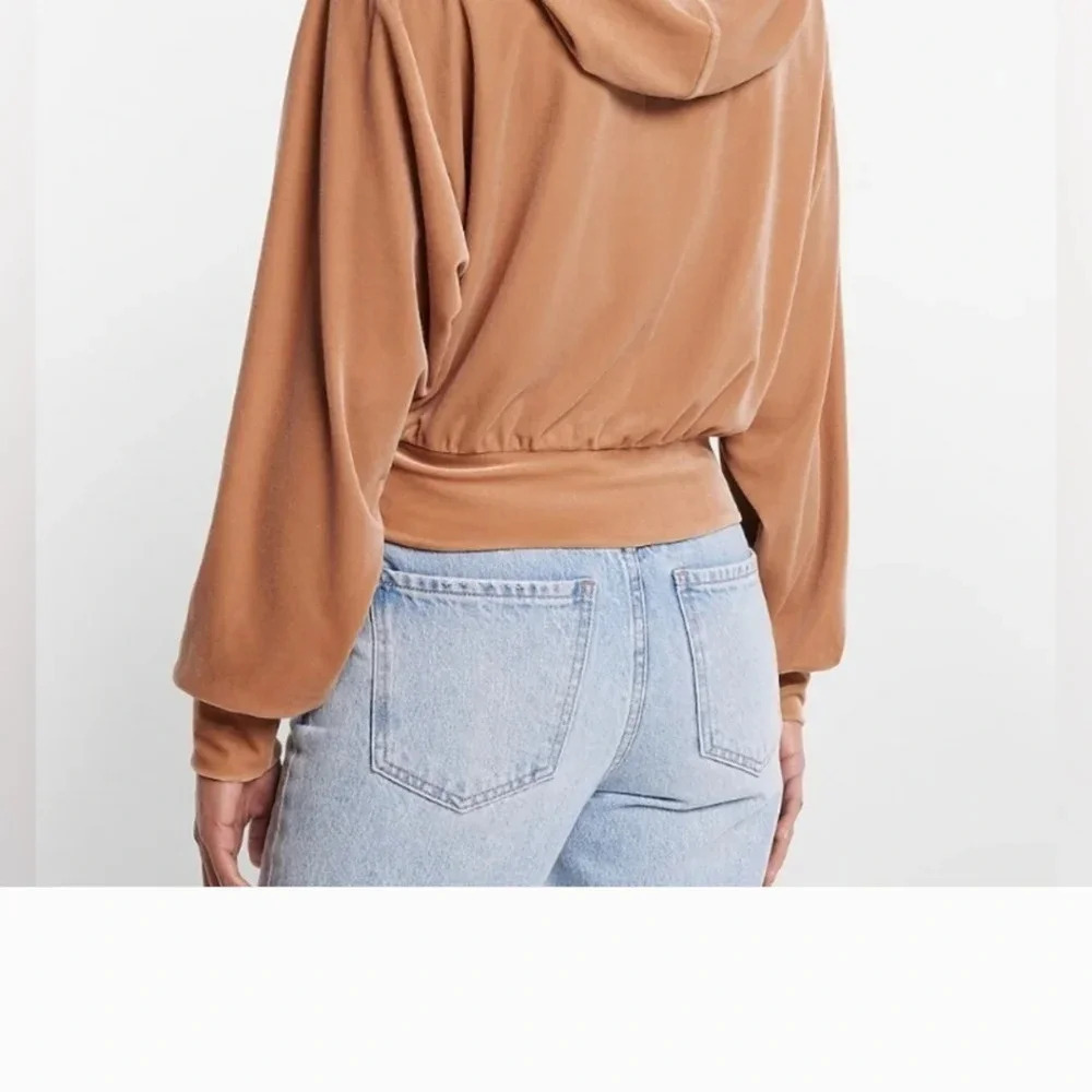 Express Velvet Velour Long Sleeve Cropped Hoodie Women’s Size M Butterscotch EUC - Picture 2 of 8